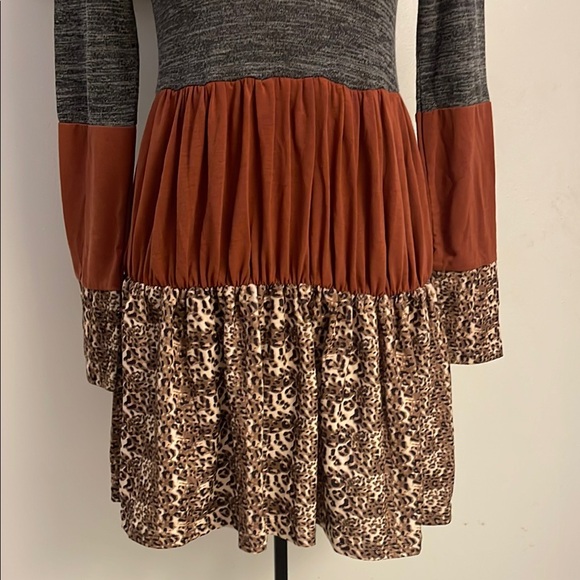 Women’s Boutique Gray and Rust Leopard Print Color Block Mini Dress Size Small - Picture 4 of 7